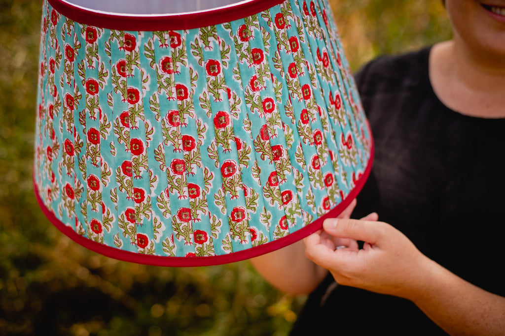 What to look for when choosing a fabric lampshade.
