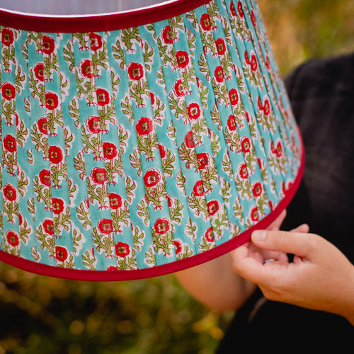 What to look for when choosing a fabric lampshade.